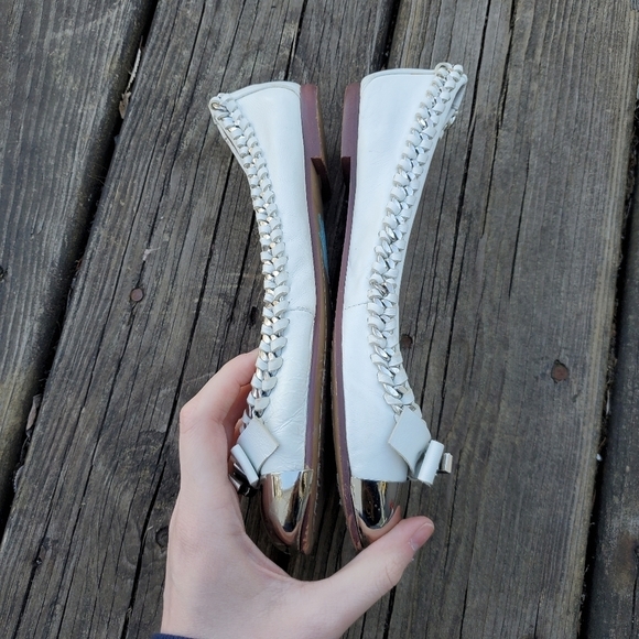 Jeffrey Campbell Carrie B White Leather Chain Metal Cap Toe Bow Ballet Flats 6 - Picture 3 of 9